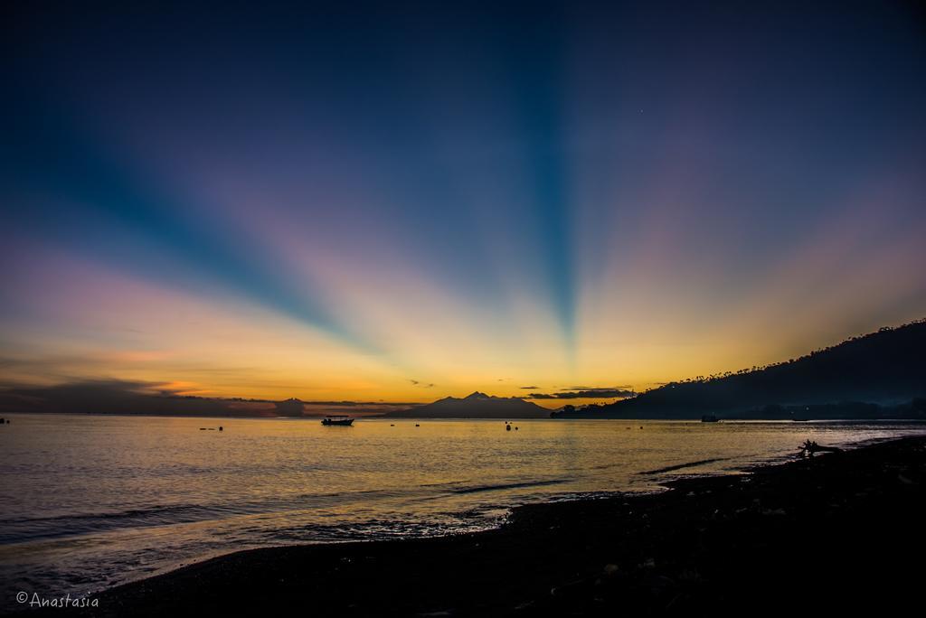 Soka Amed Beach Bilik gambar