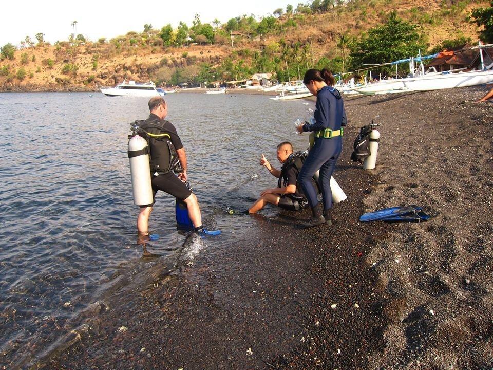Soka Amed Beach Bilik gambar