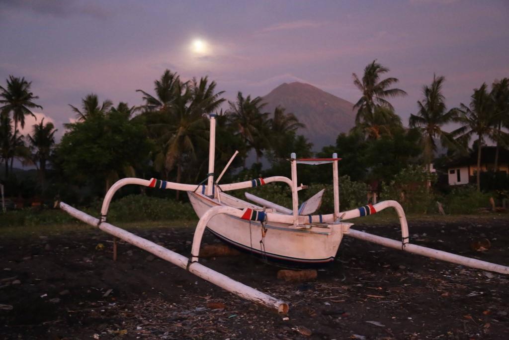 Soka Amed Beach Bilik gambar