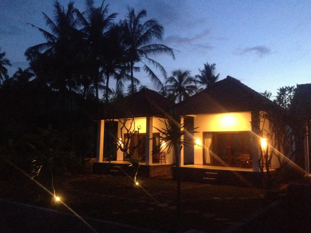 Soka Amed Beach Bilik gambar